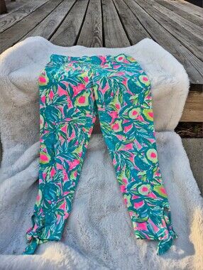 Lilly Pulitzer Girls Groc Capri Pants Sz XL (12/14)